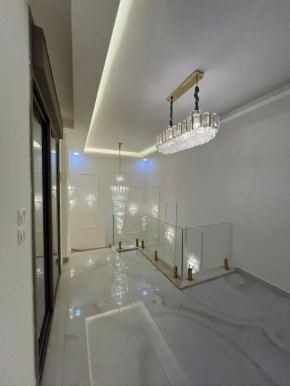 Exclusive Luxury Apartment with Panoramic and Stunning City Views Luxurious Finishes Modern Amenities and Private Terrace شقة فاخرة حصرية بإطلالات بانورامية مذهلة على المدينة تشطيبات فاخرة مرافق حديثة